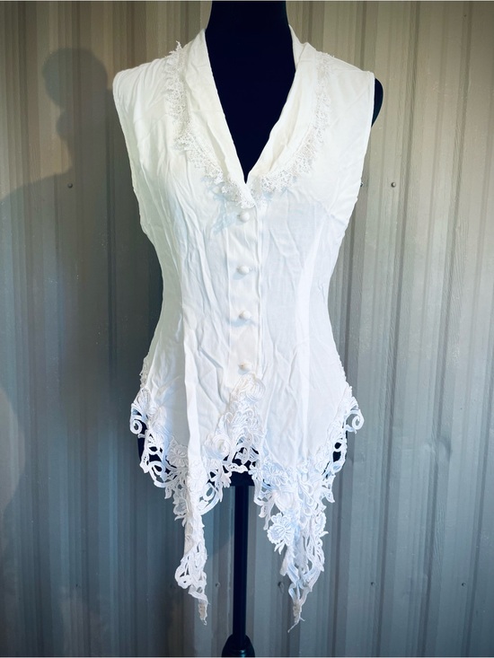 Giosant Tops - Xoxo VTG Y2K White Sleeveless Top Button Lace Trim Cottage Prairie Coquette sz S